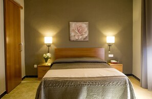 Double or Twin Room | Desk, blackout drapes, soundproofing, free WiFi - Hostal Barris (Pals)