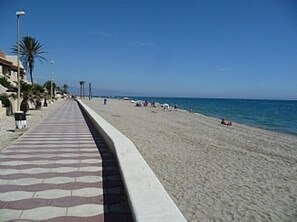 Una spiaggia nelle vicinanze