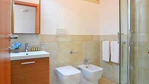 Shower - Villa Splendida 8 by Massimo Villas (Cefalu)