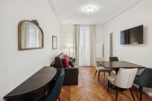 Departamento | Ropa de cama de alta calidad, escritorio y insonorización 