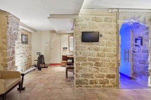 Fitness facility - Hotel De Sevres (Paris)