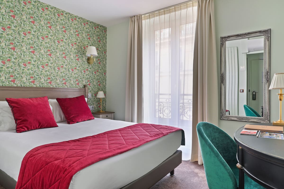 Double Room | Peralatan tempat tidur premium, meja, kalis bunyi