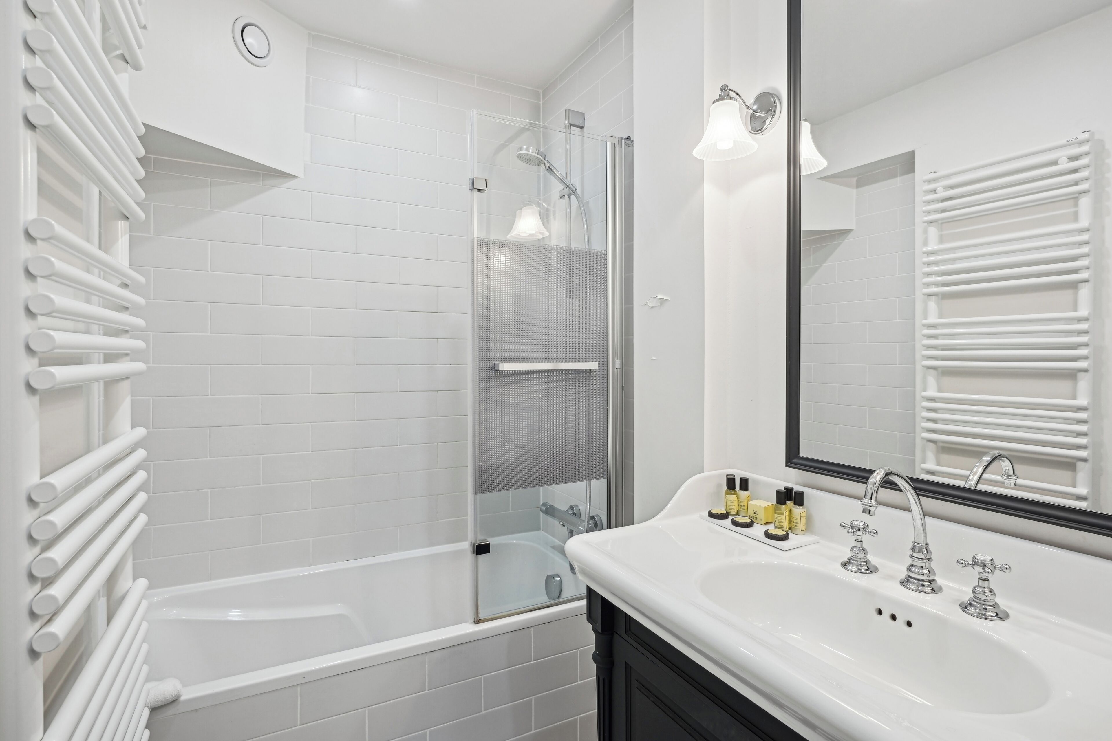 triple room | premium bedding, desk, soundproofing, iron/ironing board