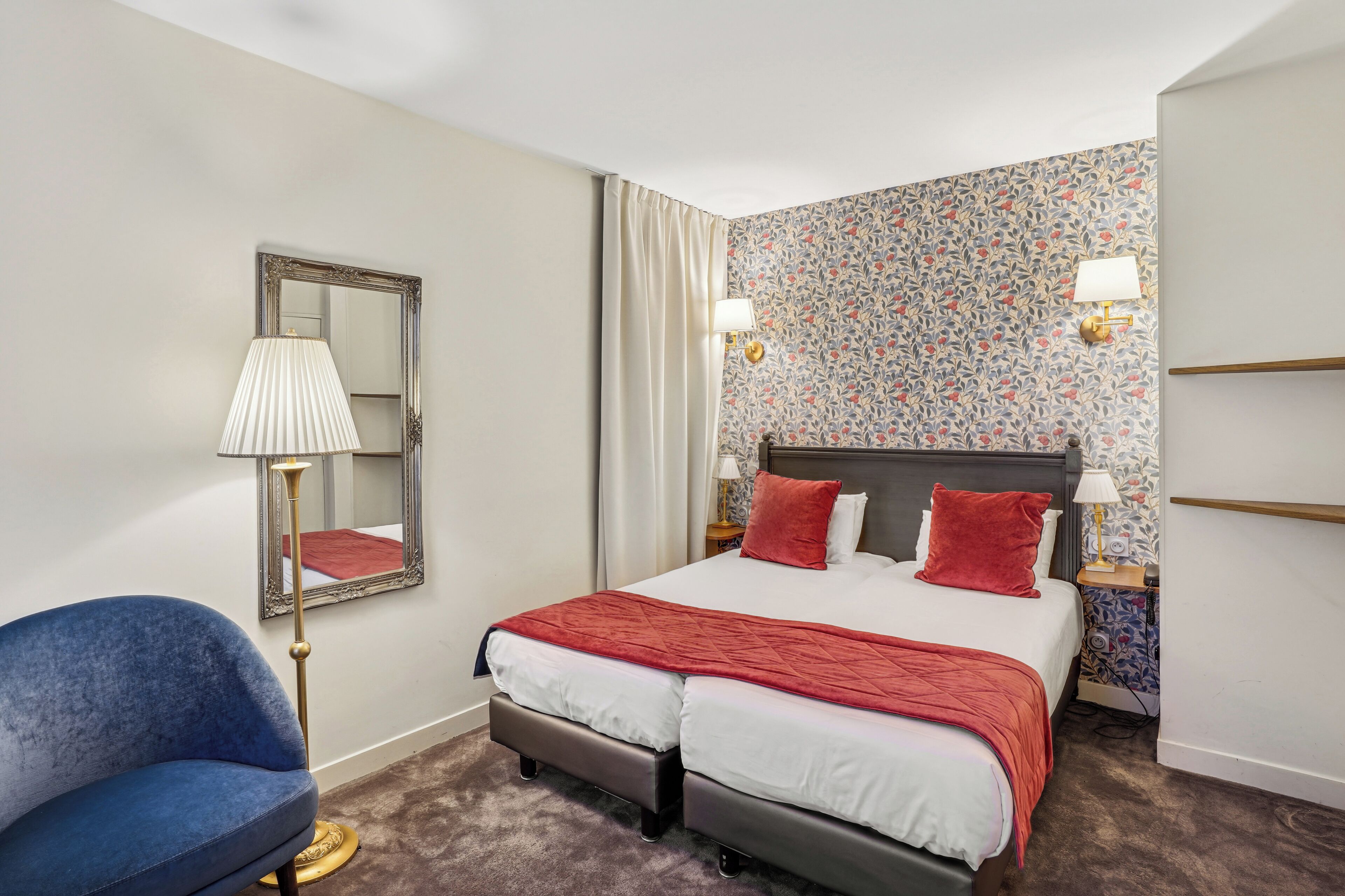 triple room | premium bedding, desk, soundproofing, iron/ironing board