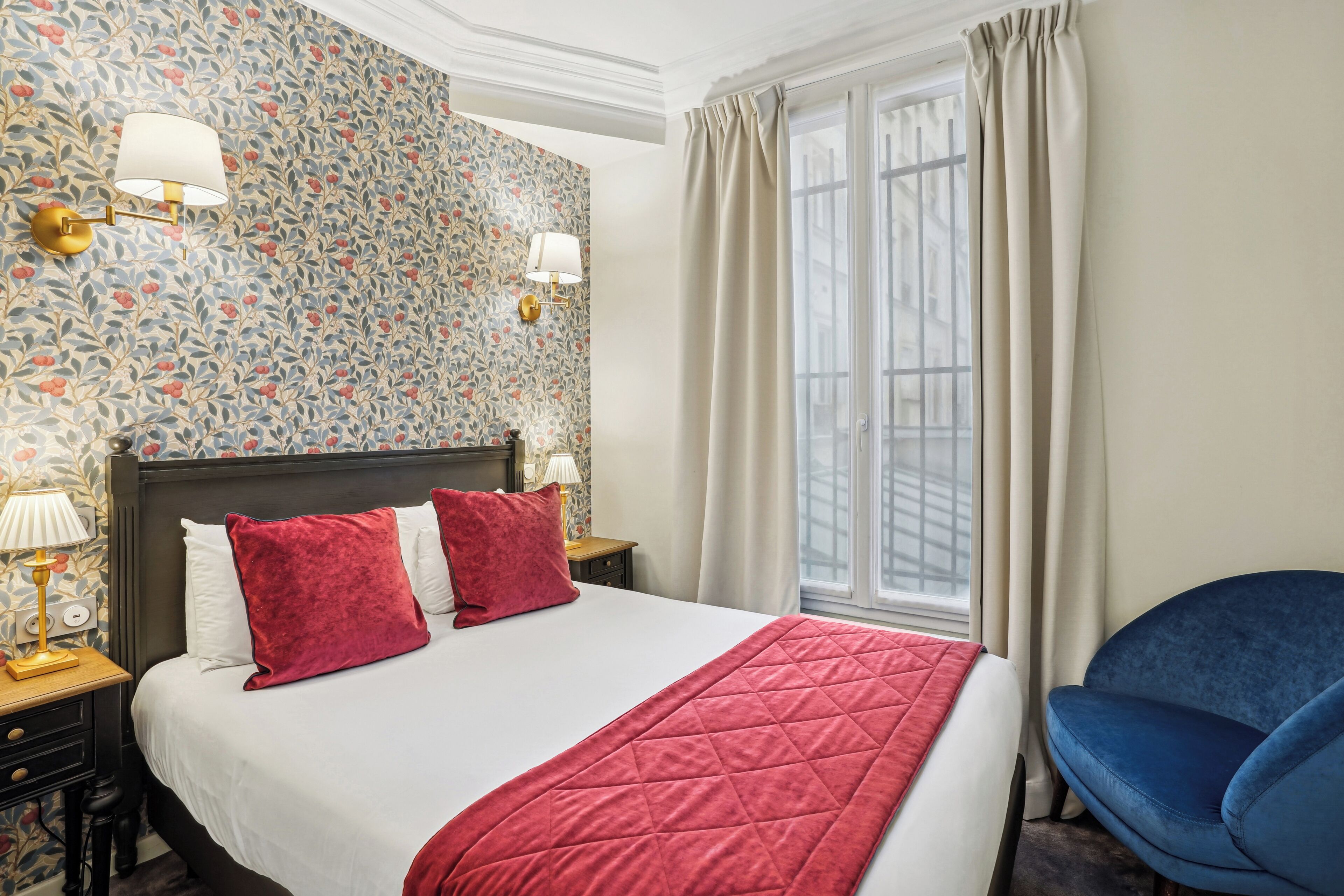 apartment | premium bedding, desk, soundproofing, iron/ironing board