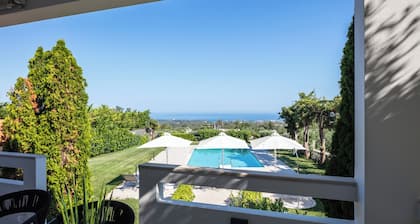 Spacious villa, fully restored, with heated pool