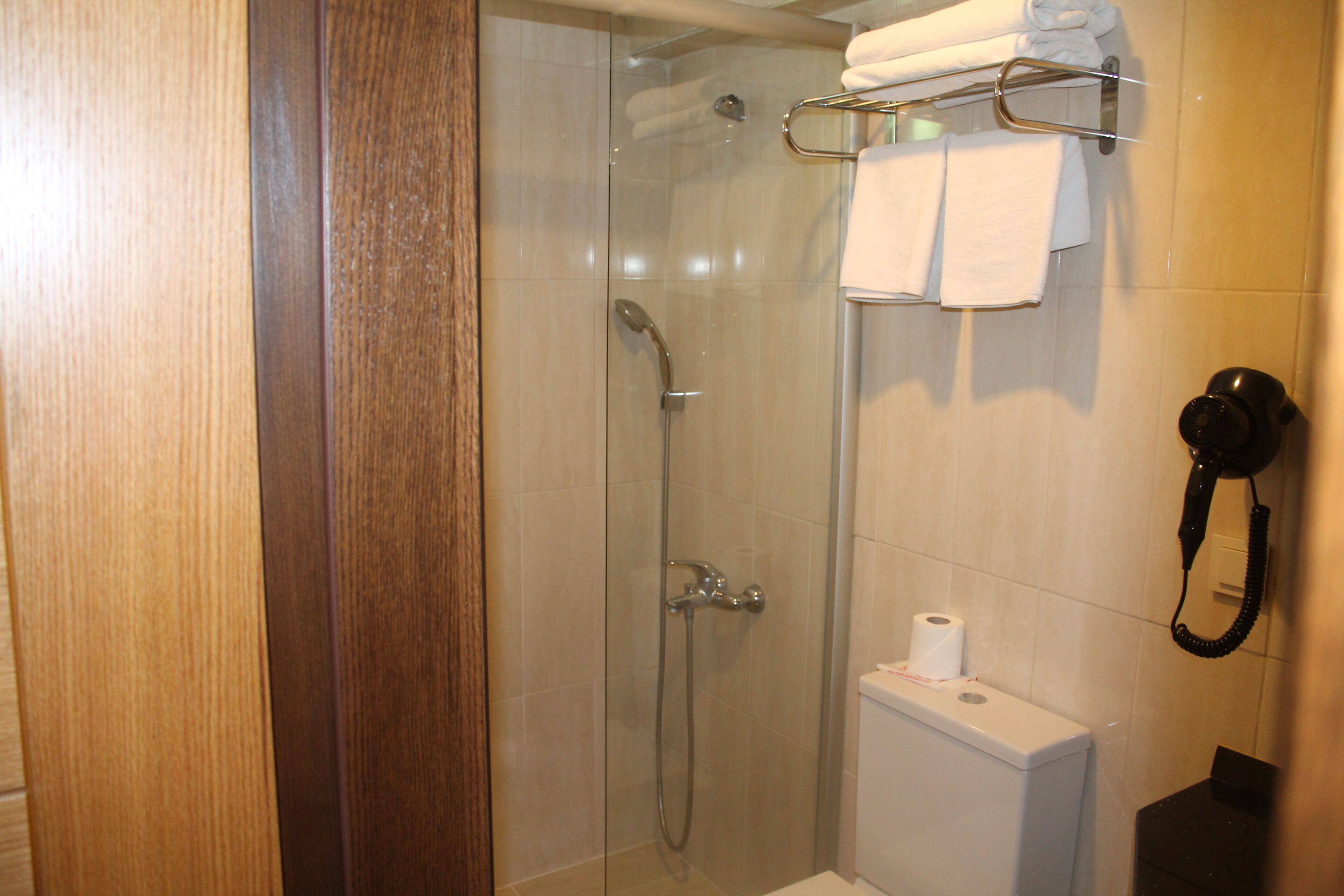 Badkamer met douche