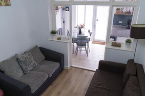 Smart TV, libros y videoteca 