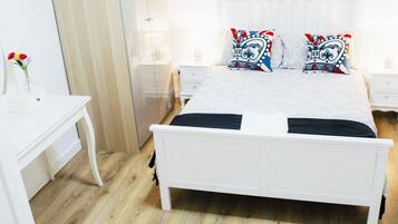 6 bedrooms, in-room safe, desk, soundproofing