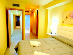 4 habitaciones, escritorio, tabla de planchar con plancha y wifi gratis 