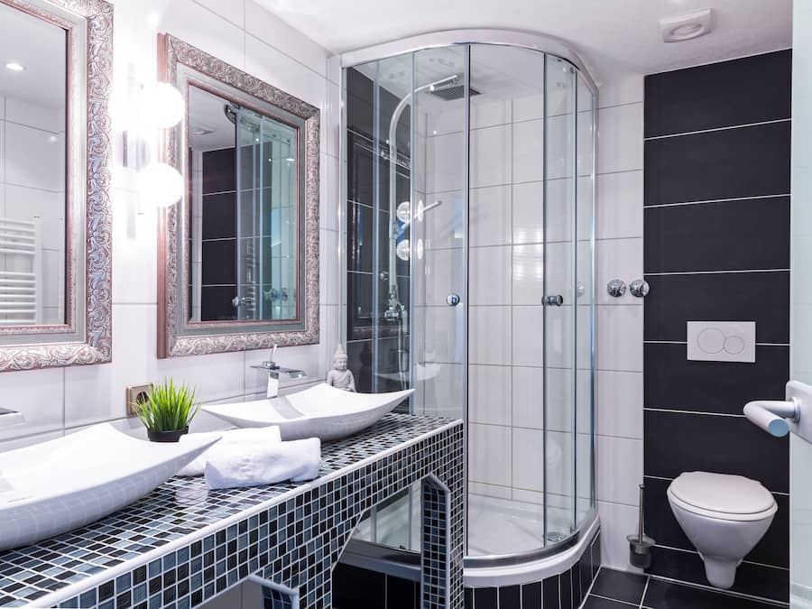 Superior-Dreibettzimmer | Badezimmer | Dusche, kostenlose Toilettenartikel, Haartrockner, Handtücher