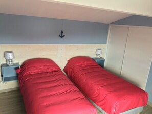 2 chambres, fer et planche à repasser, accès à Internet