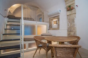 Dining - Palazzo degli Olivi - Loft la Roccia, in the heart of the monumental area of Modica (Modica (RG))