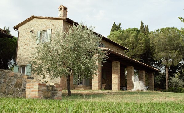 Exterior - Spacious villa with swimming pool in stunning scenery and picturesque villages (Perugia)