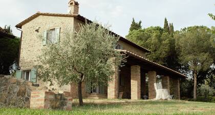 Villa spacieuse avec piscine dans un paysage magnifique et des villages pittoresques