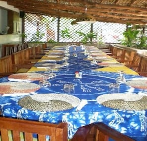 Breakfast, lunch, dinner served; local and international cuisine