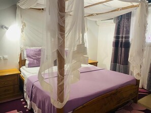 平房 | 客房内保险箱、特色装修、特色家居、办公桌