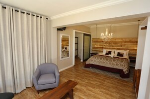 Double Room (King) 