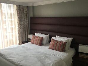 Sails-Penthouse C703 | 2 bedrooms, Egyptian cotton sheets, premium bedding, desk - The Sails Penthouse C703 (Durban)