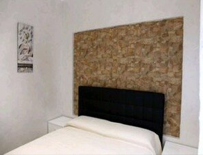 3 bedrooms, desk, iron/ironing board, travel cot