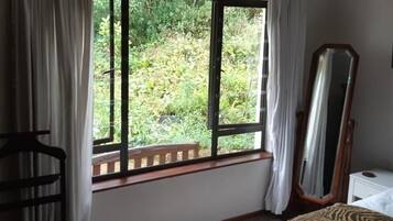 Desk, WiFi (free), bed sheets