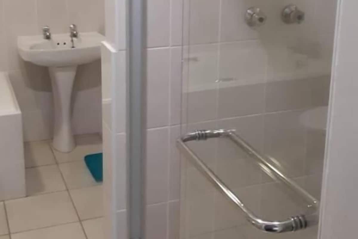 Waterberry Cottage | Kylpyhuone | Ilmaiset hygieniatuotteet, hiustenkuivaaja, kylpytakit, pyyhkeet