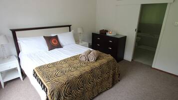 Milkwood | Desk, free WiFi, bed sheets