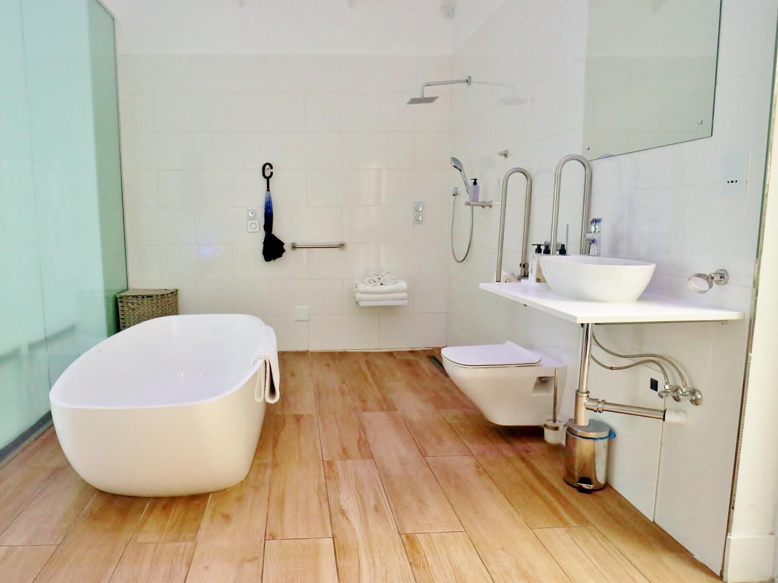Superior Room | Bathroom | Free toiletries, hair dryer, towels, soap