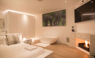 高级房, 1 张特大床 | 埃及棉床单、高档床上用品、记忆海绵床垫、熨斗/熨板