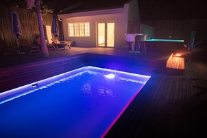 Outdoor pool, pool umbrellas, sun loungers