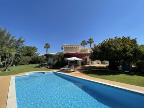 Piscine extérieure, piscine chauffée