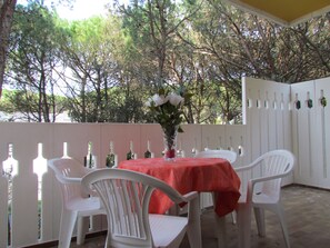 Outdoor dining - Enjoy the comfort near the beach-Beahost (Bibione)