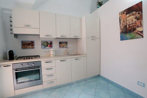 Refrigerador, horno, parrilla de estufa y lavavajillas 