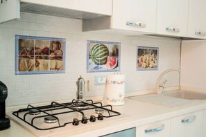 Kühlschrank, Ofen, Herdplatte, Geschirrspüler