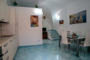 Unclassified image, 3 of 6, button