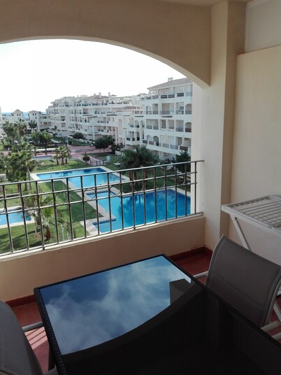 Beach, pool and Golf, private Wifi.