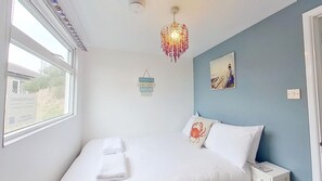 3 habitaciones, tabla de planchar con plancha y acceso a internet