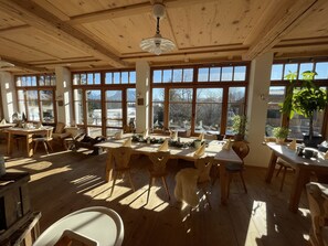 Daily buffet breakfast for a fee - Landhaus Kössel (Fuessen)