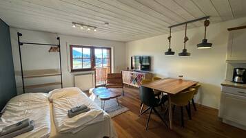 Traditional Apartment, Balcony, Mountain View | Living area