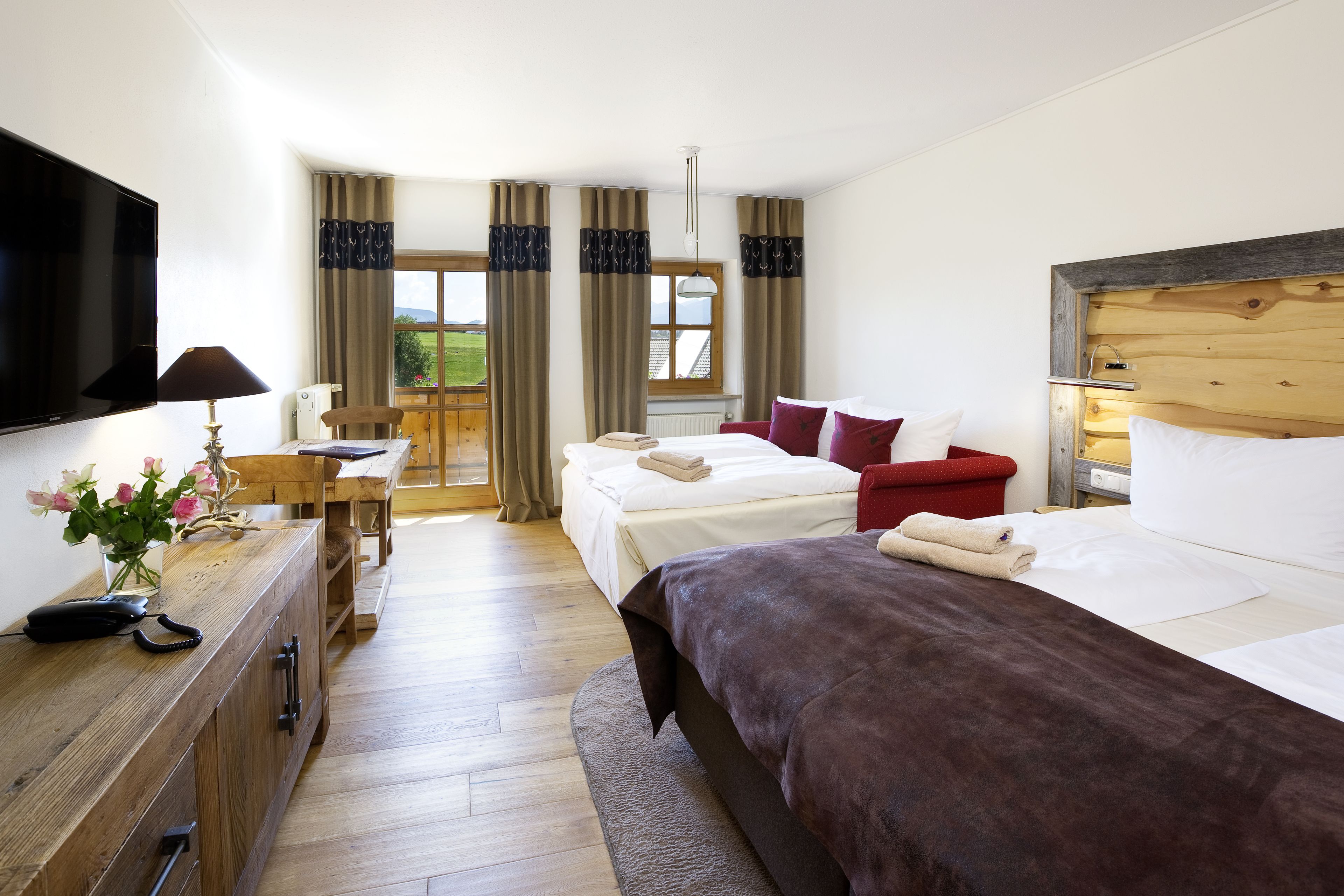 Traditional Apartment, Balcony, Mountain View | Premium bedding, minibar, desk, blackout drapes