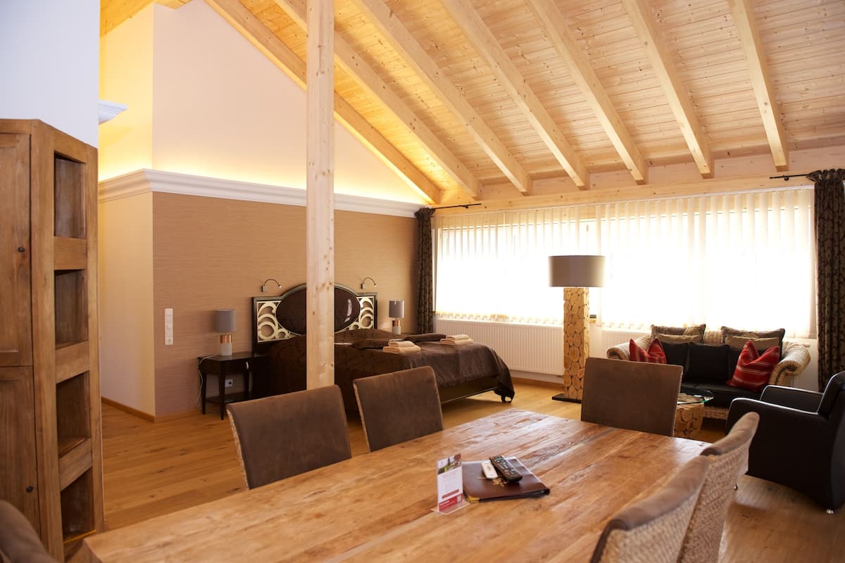 Deluxe Suite, 1 King Bed, Bathtub, Mountain View | Premium bedding, minibar, desk, blackout drapes