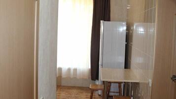 Apartment, 1 Schlafzimmer, zum Innenhof hin | Essbereich im Zimmer