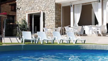 Seasonal outdoor pool