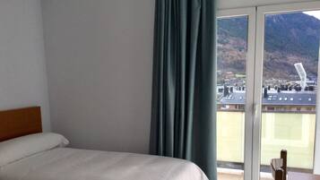In-room safe, desk, laptop workspace, free WiFi
