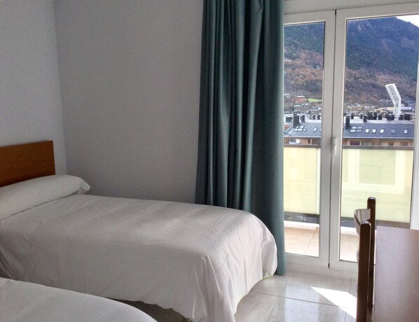 In-room safe, desk, laptop workspace, free WiFi