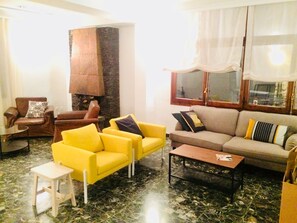 Coin salon dans le hall