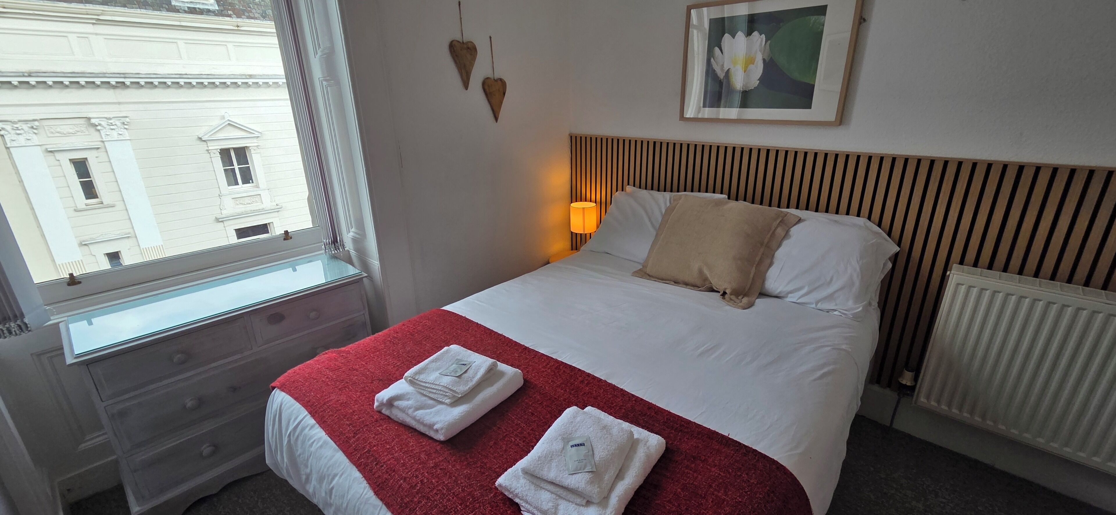 2 多间卧室、熨斗/熨衣板、免费 WiFi、床单