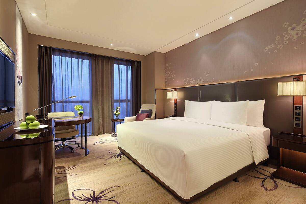 เครื่องนอนระดับพรีเมียม, ผ้านวมขนเป็ด, เตียงเมมโมรีโฟม, มินิบาร์