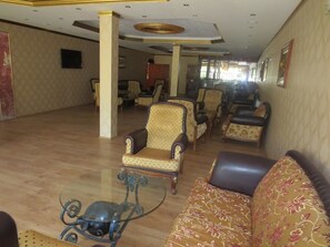 Lobby sitting area - Eyna Hotel (Ankara)
