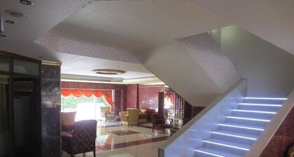 Eyna Hotel